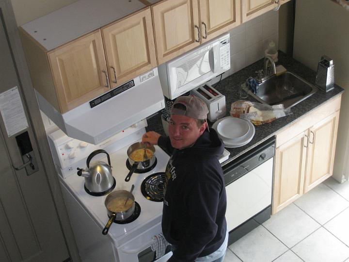 IMG_0340.JPG - KP doing his breaky deed as normal! Good lad!!